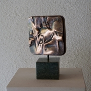 SB 3b / Drehrelief, Bronce, Höhe 25 cm, Rückseite