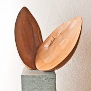 SH 18 / Muschel, Birnbaumholz, Höhe mit Sockel 70 cm