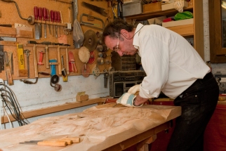 Hannes Müller in seiner Werkstatt